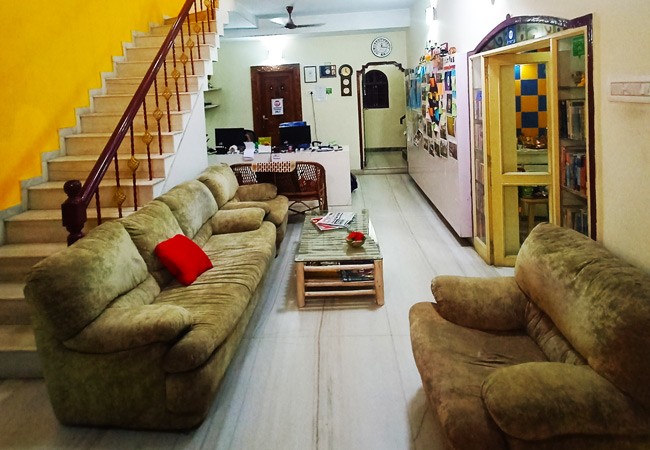 elements hostel guesthouse chennai gallery reception area